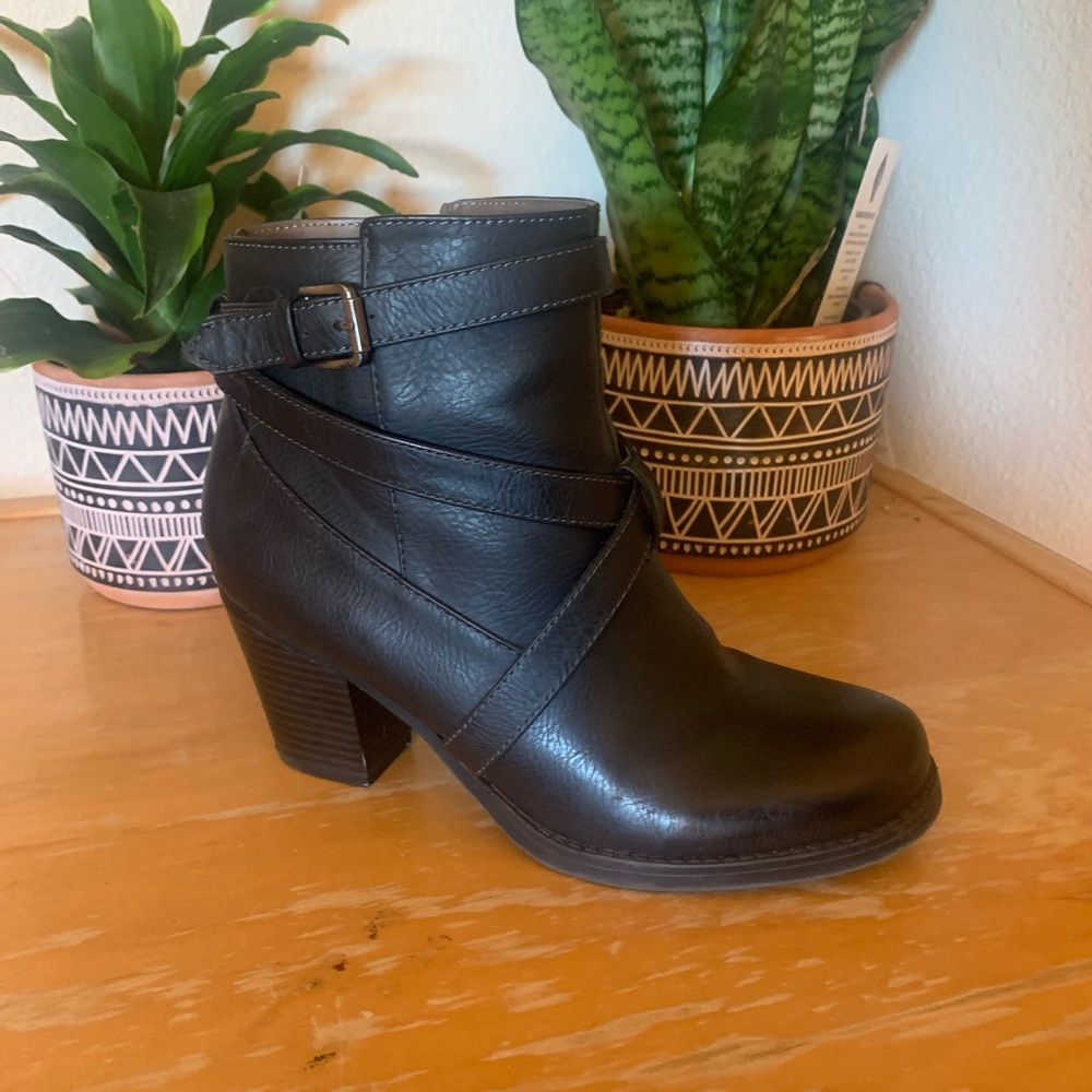 Natural Soul Black Chunky Heeled Booties